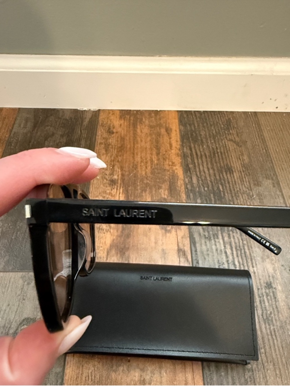Saint Laurent Black Frame
Sunglasses with Brown/Amber
Lenses SL596 DUNE - Picture 7 of 10